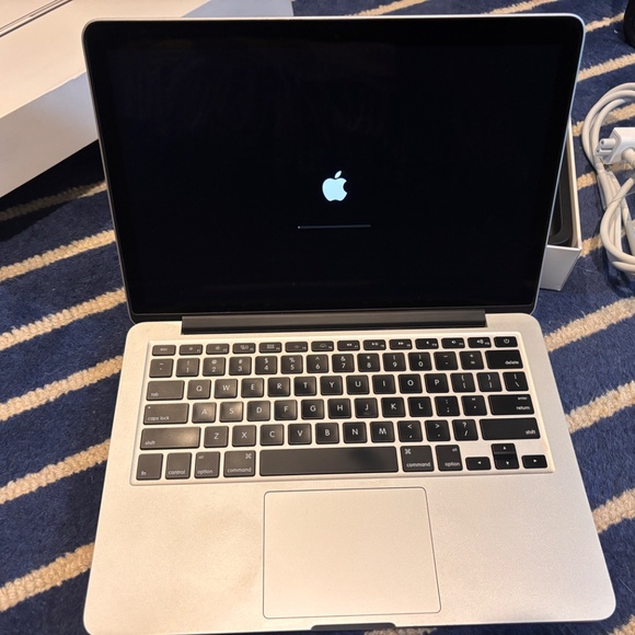 Apple MacBook Pro 13.3" Laptop - Picture 11 of 13